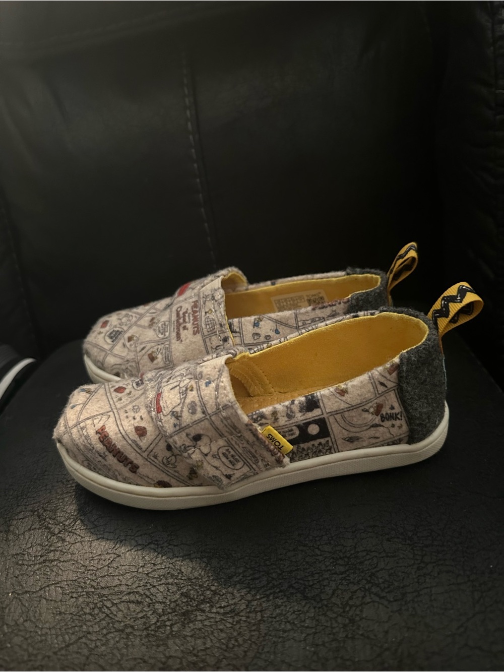 TOMS x peanuts vintage Kids Slip-On Sneakers in Comic Print with Yellow Lining